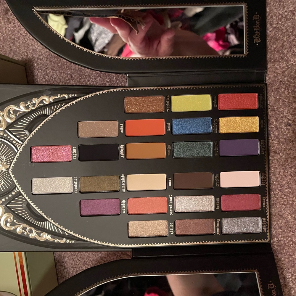 Kat Von D Eyeshadow Palette - Bold and Shimmering Shades